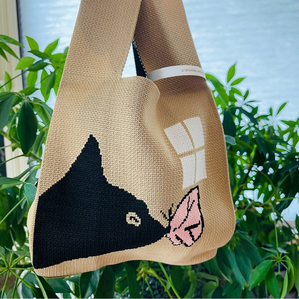 NWT "Cat Kissing Butterfly" Compact Stylish Essentials Handheld Bag - Picture 9 of 10